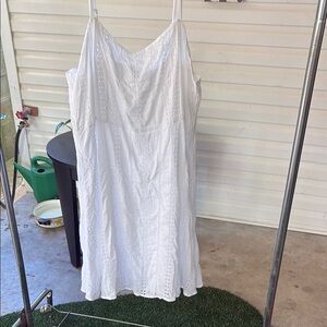 Elegant White Sleeveless Dress